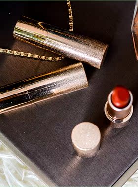 卧室衣帽间展柜陈列梳妆台饰品摆件口红香水摆件化妆品软装样板间