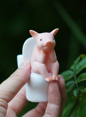 可爱小猪马桶摆件仿真动物猪猪模型精致上卫生间拉屎搭子装饰摆件