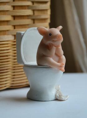 创意马桶可爱小猪摆件仿真动物模型精致礼物生日礼品桌面车载装饰