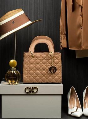 样板房衣帽间装饰品摆件衣柜展厅软装棕色服装高跟鞋收纳箱包欧式