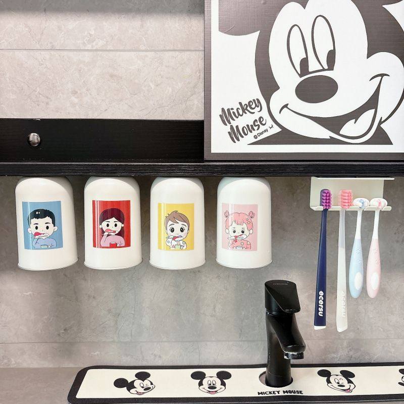 镜柜底磁吸不锈钢漱口杯倒挂牙刷置物架壁挂一家三口四刷牙杯子,淘宝优惠券,粉丝福利购,淘宝优惠卷