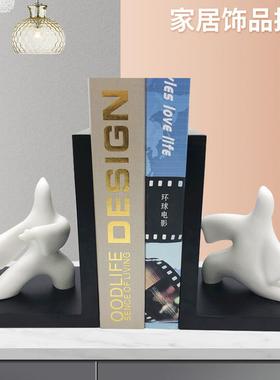 现代简约家居饰品老人书房树脂工艺品书档桌面电视柜摆件