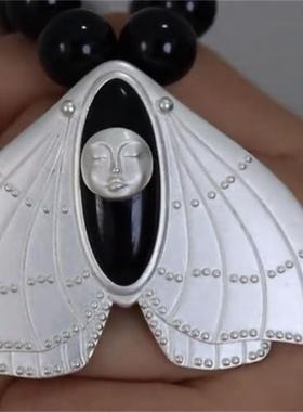 原创设计白色的蛾子吊坠人脸蛾黑色项链复古圈外羊设计小众项链