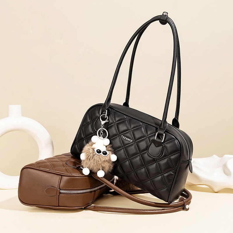 天美意菱格腋下包女2025新款牛皮大容量保龄球包托特包 - 图1