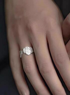 新中式錾刻银色花瓣戒指小众清冷风简约复古百搭开口超小尾