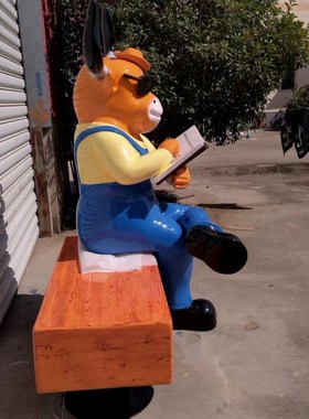 卡通雕塑看书牛汉堡牛玻璃钢大型摆件商场牛肉火锅店门口引流装饰