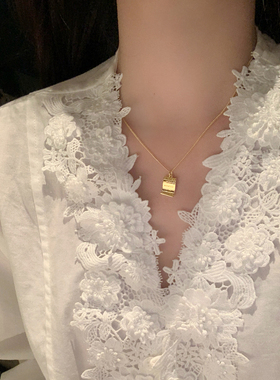 【我的脸很圆】金属风简约百搭几何吊坠项链肌理字母小方牌项链女