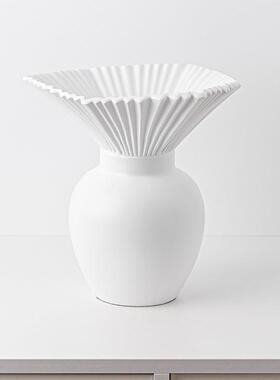 现代北欧创意手工树脂花器花瓶设计师款投放型花艺样板房软装摆件