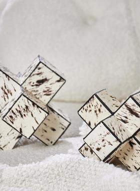 创意简约十字马毛皮革摆件书房客厅桌面样板间电视柜茶几酒柜软装