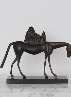 创意金属马工艺礼品摆饰办公室摆件轻奢现代酒店玄关样品屋展示中