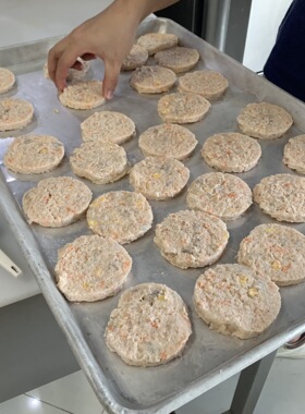 *全自动汉堡肉成型机商用圆形薯饼机不锈钢麦乐鸡块上校鸡块机