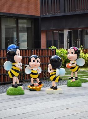 卡通蜜蜂动物玻璃纤维雕塑户外摆件公园森林景区昆虫速写装饰商场