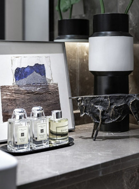 新中式现代简约欧式金属雕塑牛摆件样板房售楼处博古架软装饰品