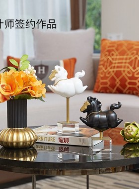 现代简约小马摆件客厅玄关样板间轻奢工艺品创意可爱桌面家居饰品