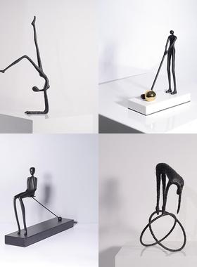 现代极简金属铸铁黑色人物摆件设计师款书房开放柜电视柜雕塑摆件