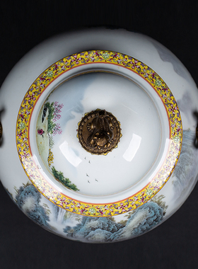 贵夫人铜镶瓷粉彩江南山水配铜雄狮滚绣球羊头将军罐景德镇瓷摆件