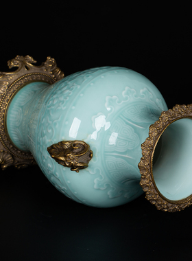 贵夫人铜镶瓷青釉雕刻缠枝回纹配铜羊头鱼尾瓶景德镇瓷器花瓶摆件