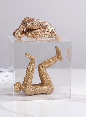 简约现代黑色树脂艺术人物雕塑亚克力透明装饰框样板房客厅摆件