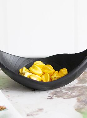侘寂风仿碳化实木果盘摆件样板房售楼处抽象月牙小船零食盘装饰品