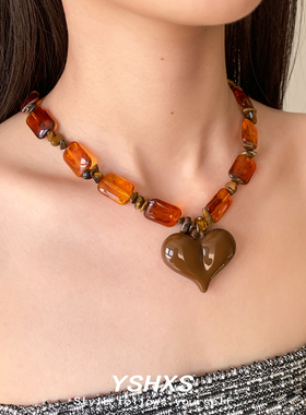 琥珀色爱心吊坠项链女复古水晶