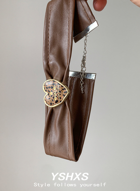 棕色皮质复古豹纹爱心项圈