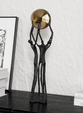 现代轻奢举球人摆件台样板房装饰家居客厅桌面餐厅金属工艺摆件