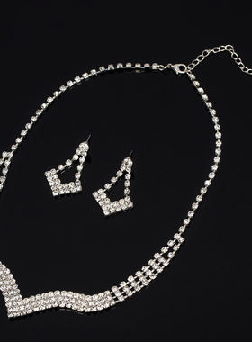 样板房衣帽间卧室模特项链耳环组合摆件展L示软装饰品全屋陈列橱