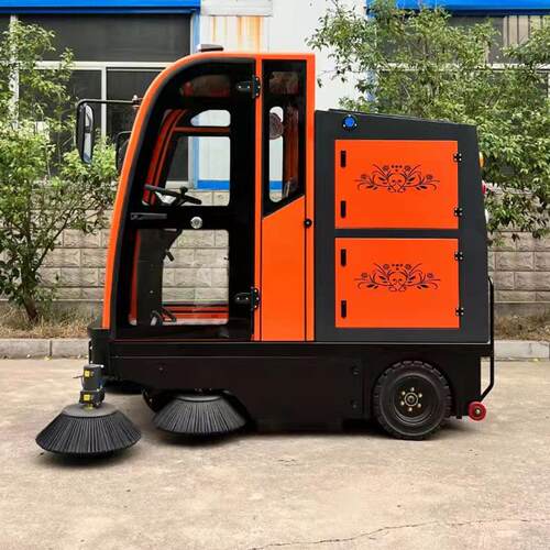公园广场用座驾式扫地车 带雾炮清洗的封闭式扫地机 骑乘式扫地机 - 图1