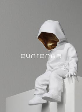 现代轻奢神秘人物抽象男孩摆件样板房售楼部玄关大堂雕塑艺术装饰