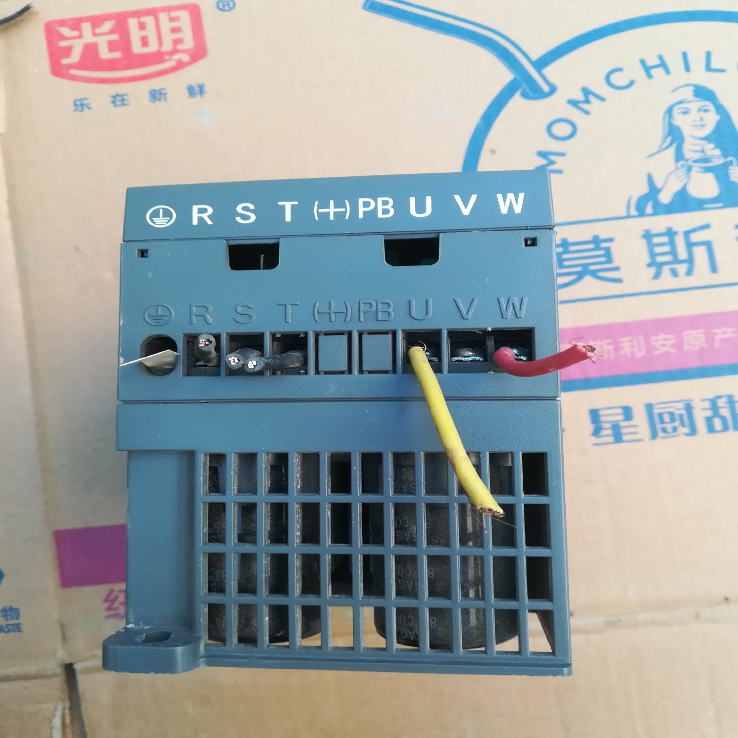 澳地特变频器AD200-T41R5GB/2R2PB,1.(崽崽配件) - 图1