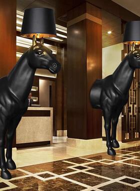 树脂半身马头雕塑灯具北欧客厅卧室书房黑色创意工艺品落地摆件灯