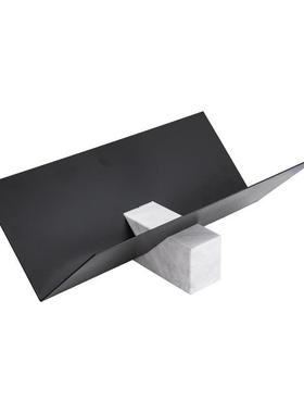 现代简约轻奢大理石书架黑色金属V形书架摆件样板房书房软装饰品