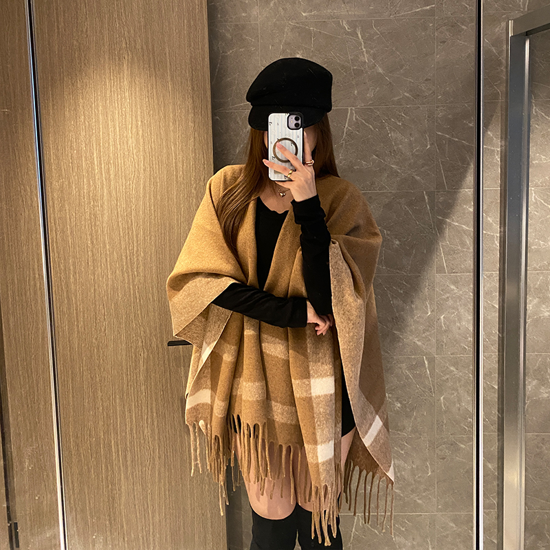 复古羊毛披肩女外搭秋冬季新款韩版保暖围巾高级感流苏斗篷披风