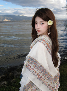 云南旅游白色民族风流苏披肩女