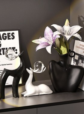 速发黑白简约风客厅电视柜水关球鹿花瓶摆件套装级晶酒柜装饰品高