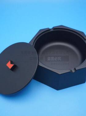 创意六边形金属灰缸YHG12025磨砂黑漆logo带计盖设烟锌合金工艺品