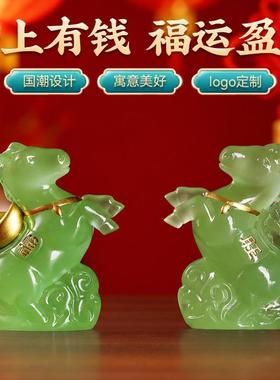 新款2026新年马上有钱生肖马玉石小马桌面摆件马上成功公司年会伴