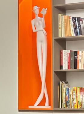 抽象人物看书长腿雕塑摆件样板房酒店电视柜客厅玄关书房铁艺术品