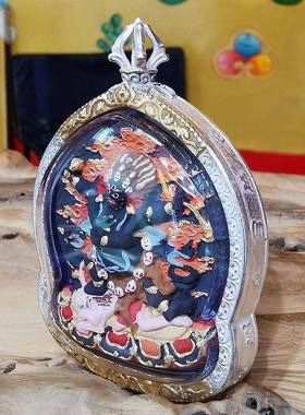 西藏矿物质彩绘擦擦佛像嘎乌盒吊坠本命佛四臂附魔随身唐卡小佛像