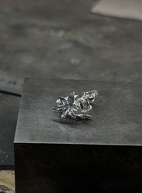 《黑白百合》高级小众设计感百搭轻奢个性时尚戒指ins开口精致