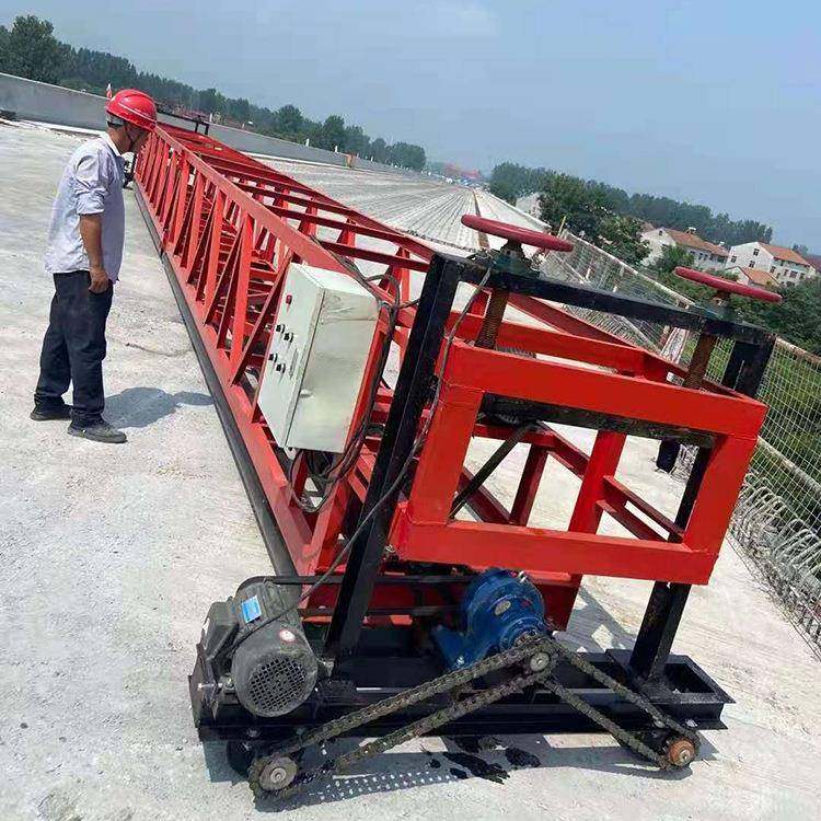混凝土铺装悬挂摊铺机桥梁上行走15米整平机自动行走滚轴摊铺机,淘宝优惠券,粉丝福利购,淘宝优惠卷