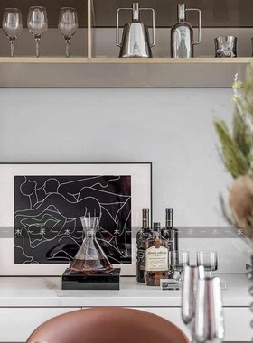 现代轻奢样板间餐厅橱窗组合摆件售楼处酒N柜玻璃壶搭配软装饰品