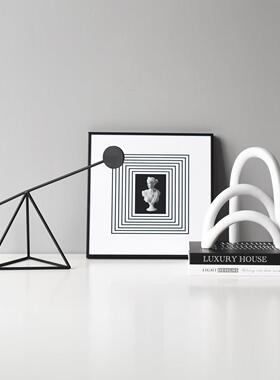 现代简约高级感艺术抽象人物摆设样板房间酒柜家居软装饰品小摆件