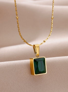 锆石项链女款轻奢小众2024新款爆款高级感锁骨颈链方糖吊坠配饰品