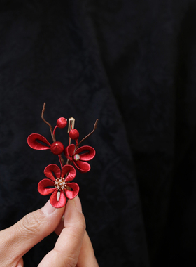 新中式红色梅花缠花胸针结婚胸花