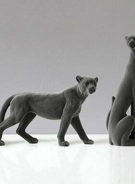 现代简约植绒金钱豹动物摆件客厅玄关办公室样板房家居轻奢装饰品