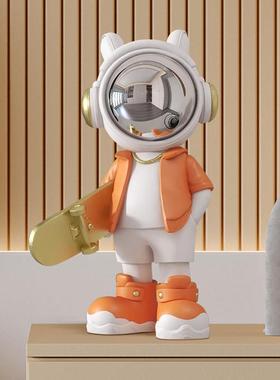 炫酷宇航员滑板太空人桌面摆件酒柜玄关办公室小型装饰轻奢工艺品