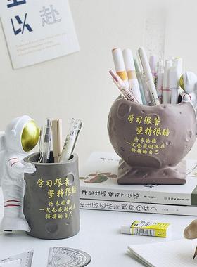 学习很苦坚持很酷励志摆件鼓励孩子自律笔筒宇航员学生书桌面男孩