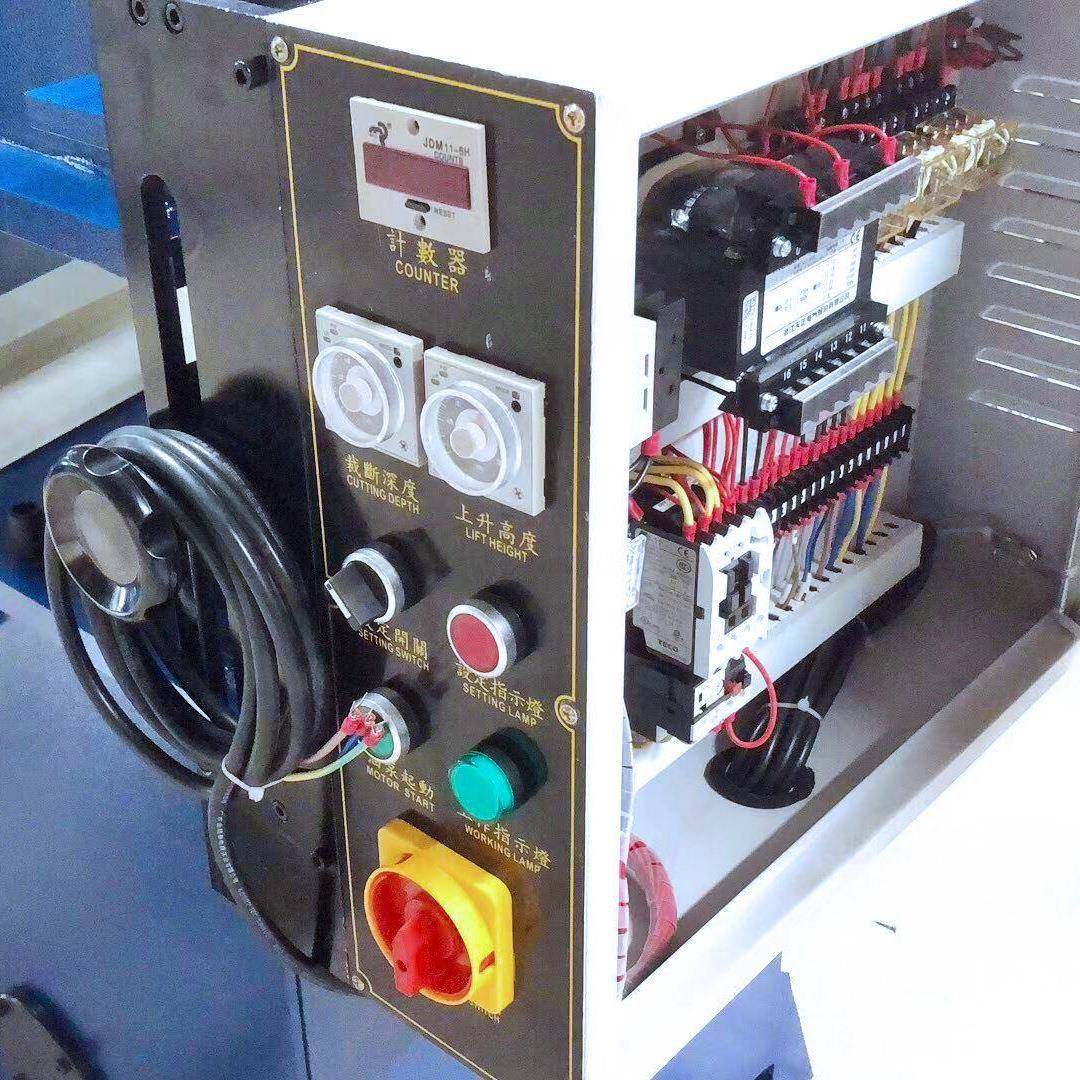 厂家供应四柱裁断机全自动门垫地毯液压裁断机下料机量大从优,淘宝优惠券,粉丝福利购,淘宝优惠卷