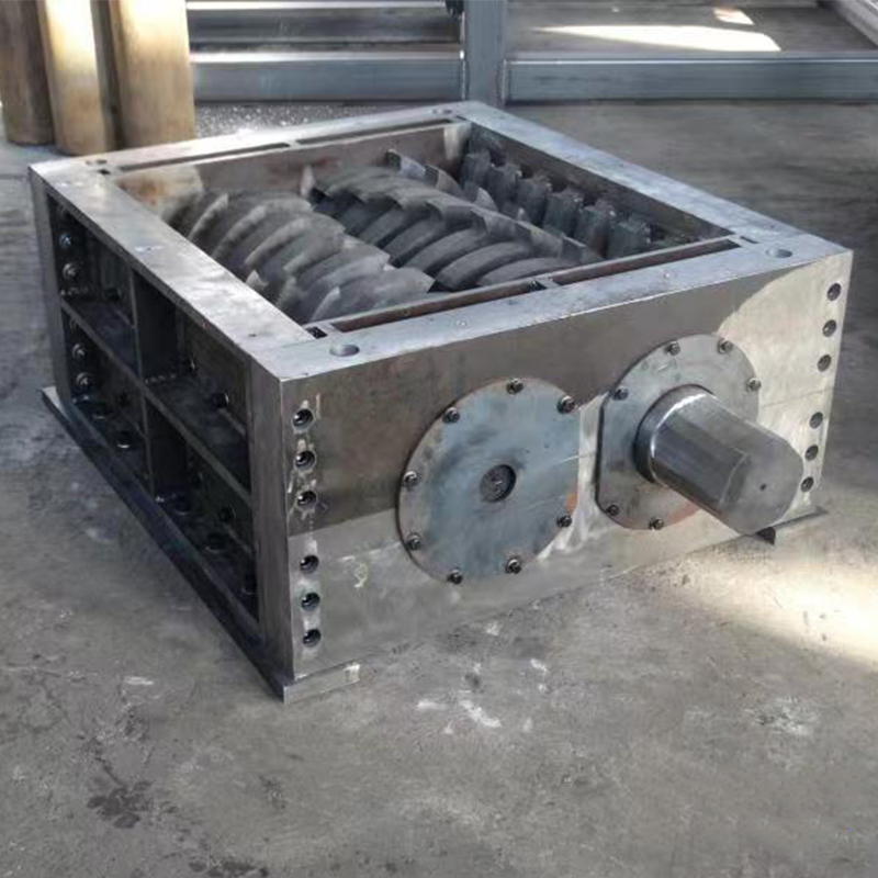 Shredder chassis crusher knife box straw large and small double-axis plastic garbage wood scrap iron sheet metal